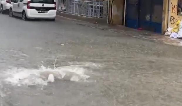 İstanbul'da sağanak kabusu: Evlerini iki haftada iki kez su bastı