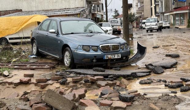 İstanbul'da sel, fırtına, felaket... En riskli il&ccedil;eler a&ccedil;ıklandı...
