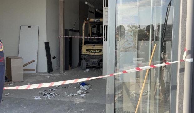 Mermer blok iş&ccedil;ilerin &uuml;zerine devrildi: 1 &ouml;l&uuml;, 1 ağır yaralı