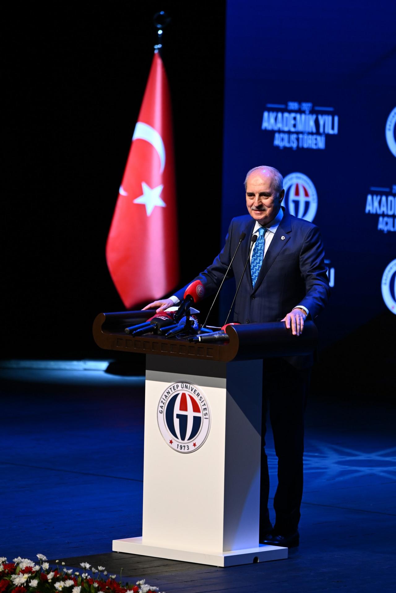 Türkiye Büyük Millet Meclisi Başkanı Numan Kurtulmuş, Mavera Kongre ve Sanat Merkezi'nde düzenlenen Gaziantep Üniversitesi 2026-2027 Akademik Yıl Açılış Töreni'ne katılarak konuşma yaptı.