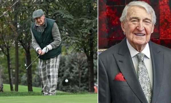 Rahmi Ko&ccedil;, golf turnuvasında sahaya &ccedil;ıktı