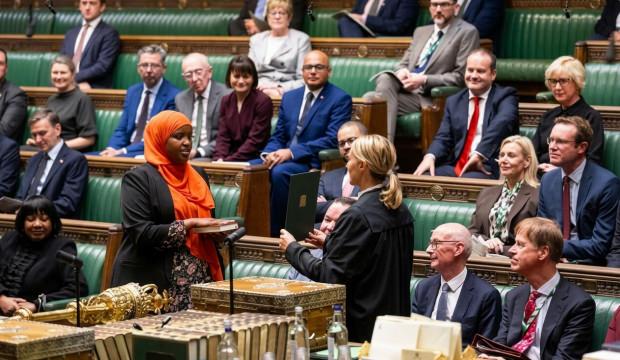 Somalili Sagal Abdi-Wali'den tarihi başarı! İngiltere'de Kur'an-ı Kerim ile yemin etti
