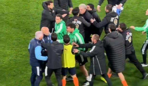 S&uuml;per Lig'de iki teknik adam birbirine girdi! Kırmızı kart &ccedil;ıktı