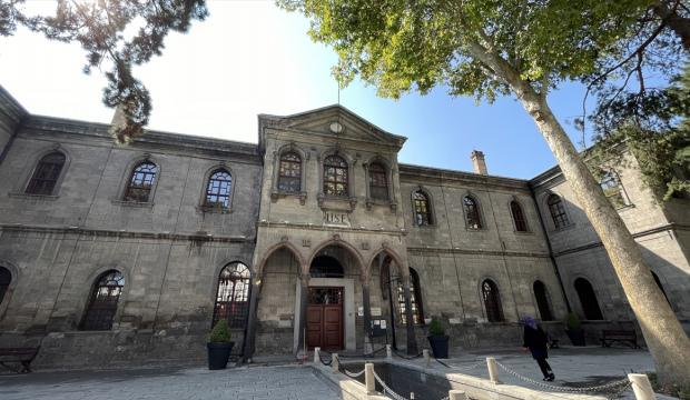 Sakarya şehitlerinin emaneti Taş Mektep 133 yıldır geleceği aydınlatıyor