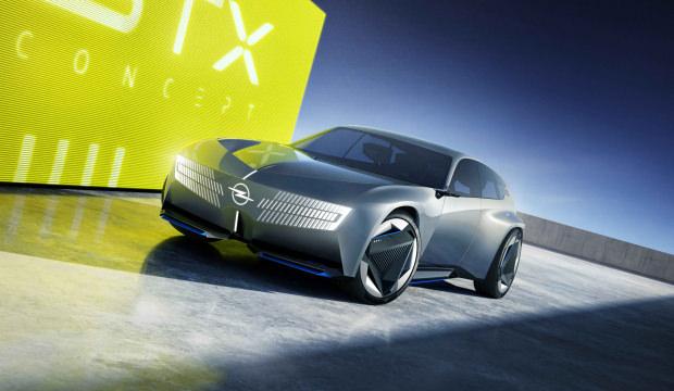 Elektrikli station wagon d&ouml;neminin &ouml;nc&uuml;s&uuml;: Opel STX Concept tanıtıldı