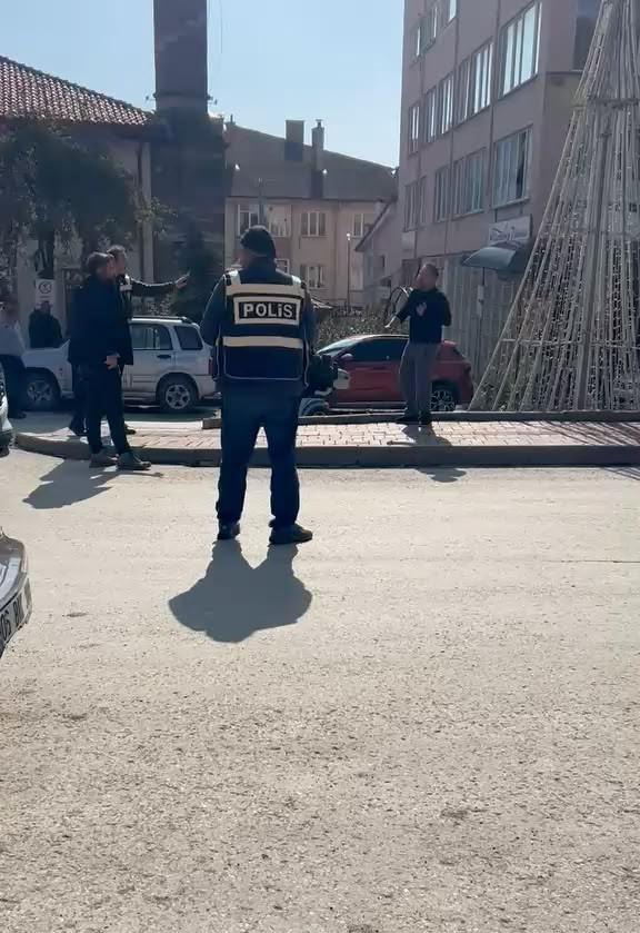 Olay yerine çok sayıda ekip sevk edildi.