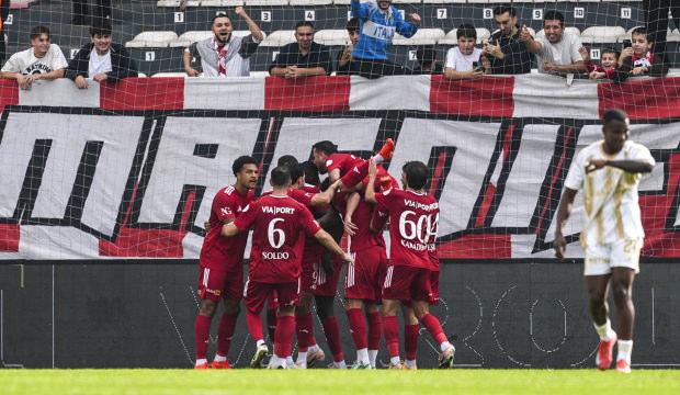 3 penaltı, 1 kırmızı kart &ccedil;ıktı! Lider 90+6'da yıkıldı