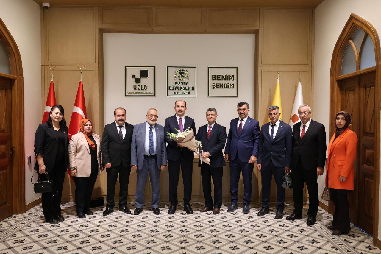 Büyükşehir Belediye Başkanı Uğur İbrahim Altay, muhtarlar ile buluştu. 
