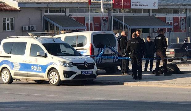 Konya&rsquo;da sabah saatlerinde korkun&ccedil; g&ouml;r&uuml;nt&uuml;! Kaldırımda &ouml;l&uuml; bulundu