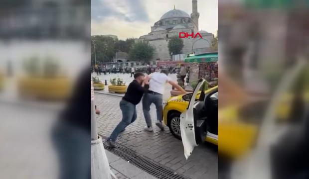 Fatih'te taksicilerin yolcu kavgasında yumruklar konuştu