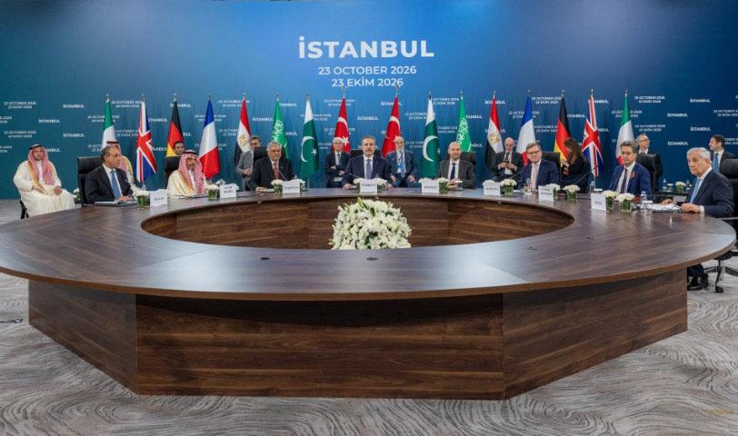 İstanbul'da, İtalya'nın da katılımıyla düzenlenen R4 (Türkiye, Mısır, Pakistan, Suudi Arabistan) +E3 (İngiltere, Almanya, Fransa) Dışişleri Bakanları Toplantısı başladı. Dışişleri Bakanı Hakan Fidan'ın ev sahipliğinde düzenlenen toplantıya; İngiltere Dışişleri Bakanı Ed Miliband, Almanya Dışişleri Bakanı Johann Wadephul, Fransa Dışişleri Bakanı Jean-Noel Barrot, İtalya Başbakan Yardımcısı ve Dışişleri Bakanı Antonio Tajani, Pakistan Dışişleri Bakanı Muhammad Ishaq Dar, Mısır Dışişleri Bakanı Bedir Abdulati ve Suudi Arabistan Dışişleri Bakanı Faysal bin Ferhan katıldı.