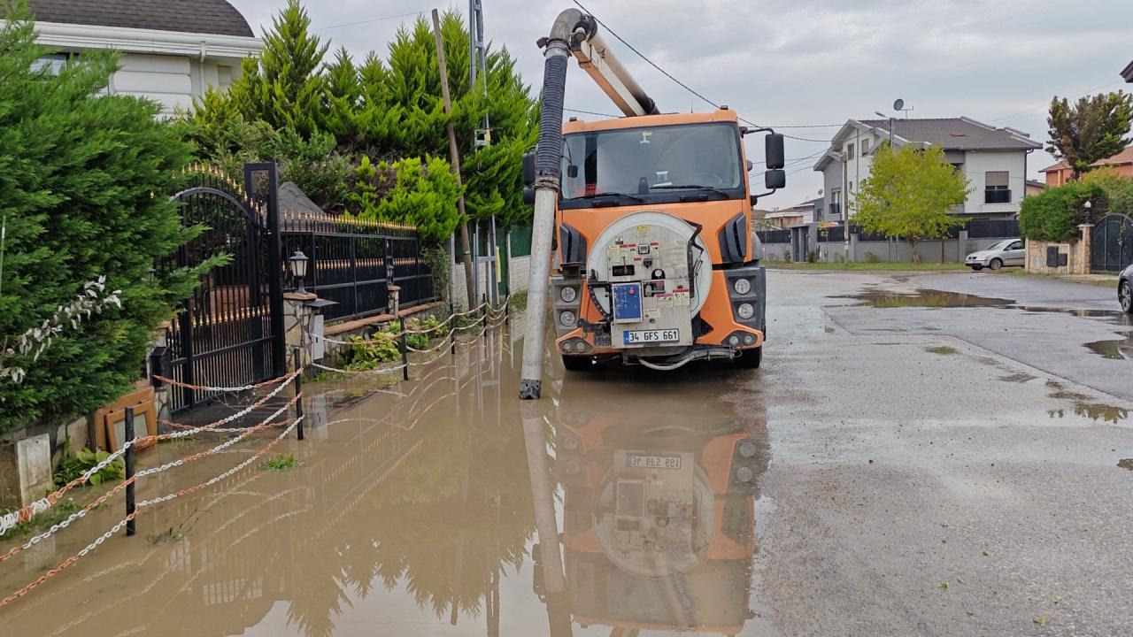 İstanbul'da sağanağın ardından meydana gelen sel ve su baskınlarından etkilenen Şile'de temizlik, bakım ve onarım çalışmaları devam ediyor.