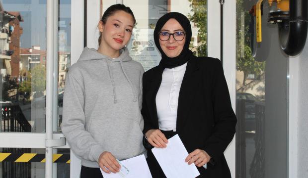 Anne-kız aynı okulda KPSS'ye girdi