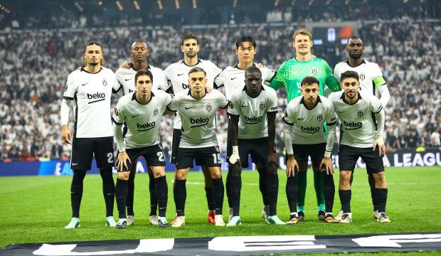 Beşiktaş'ta korkutan sakatlık! İlk yarıda oyundan &ccedil;ıktı