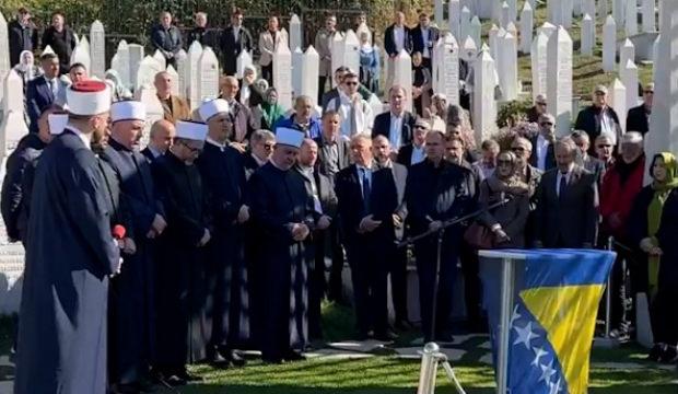 "Bilge Kral" Aliya İzzetbegovi&ccedil; kabri başında Kur&rsquo;an-ı Kerim ile anıldı
