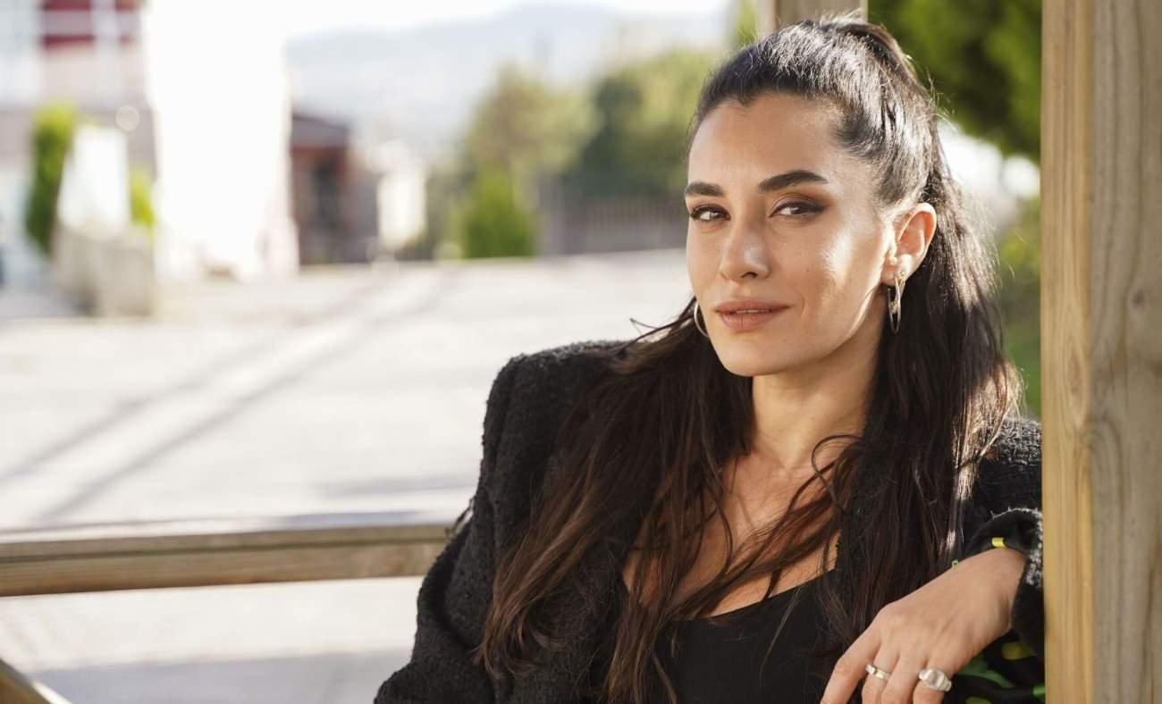 &Ccedil;eyizim hazır diyerek duyurdu! Hande Doğandemir'den evlilik a&ccedil;ıklaması