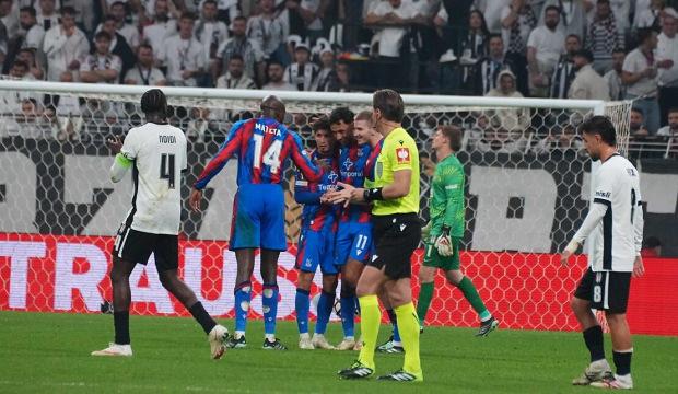 Hakem bitirdi, futbolcular duymadı! Beşiktaş ma&ccedil;ında şaşırtan anlar