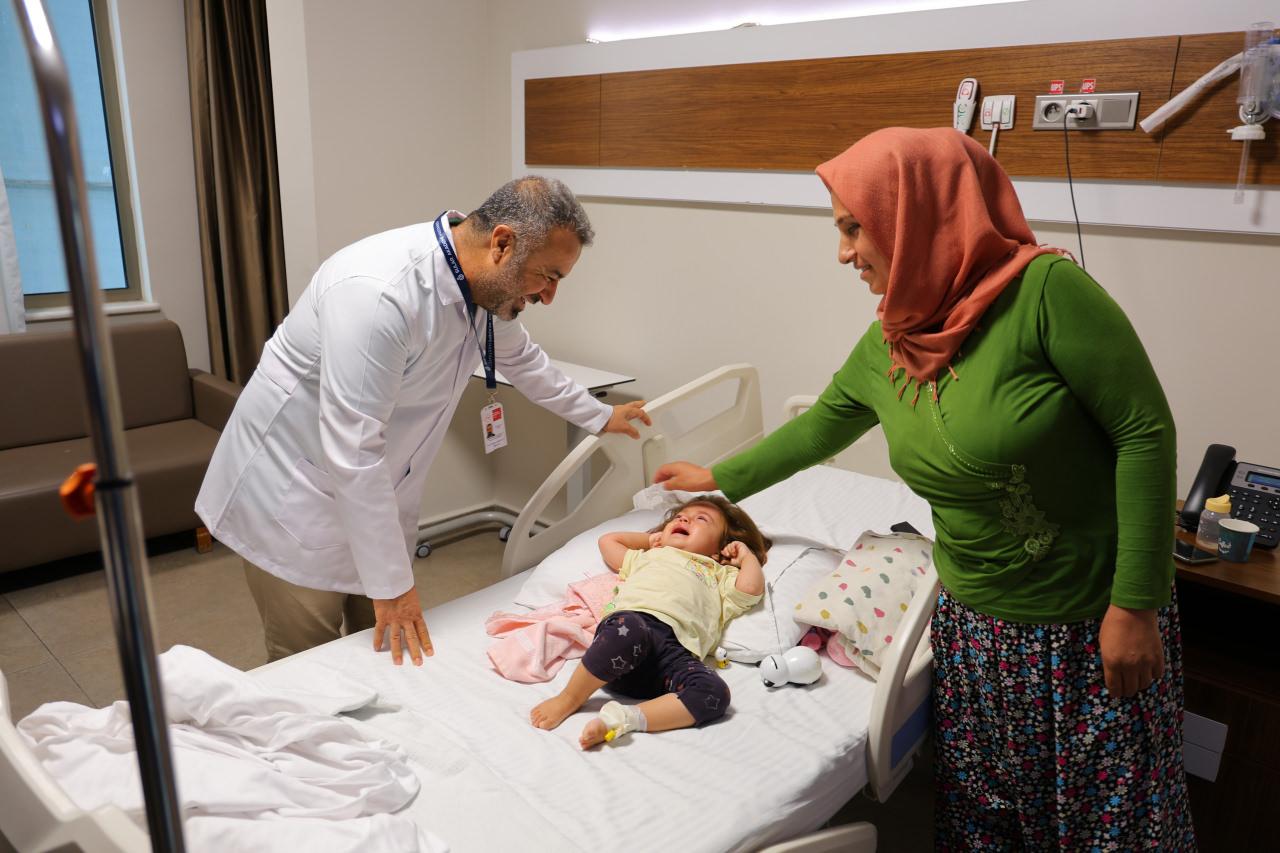 Beyza bebek hastanede tedavi görüyor.