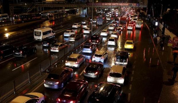 İstanbul&rsquo;da yola &ccedil;ıkacaklar dikkat: D-100 bu gece saat 22.00'de ulaşıma kapandı