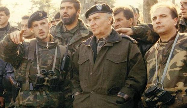 M&uuml;cahid, Muvahhid ve Bilge Bir M&uuml;sl&uuml;man: Aliya