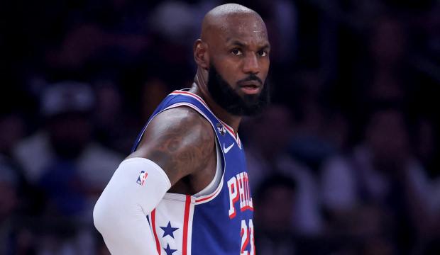 NBA'de sezon başladı! LeBron, yeni takımıyla ilk ma&ccedil;ında 12 sayı kaydetti