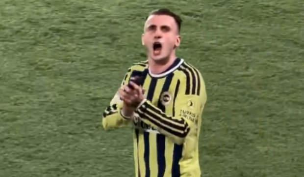 &Ouml;nce ıslık sonra alkış... Kerem Akt&uuml;rkoğlu'ndan Fenerbah&ccedil;e taraftarına olay hareket