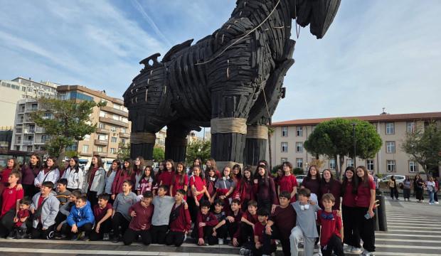 Şehitlerine sahip &ccedil;ıkan nesil: &Ouml;ğrenciler &Ccedil;anakkale&rsquo;de