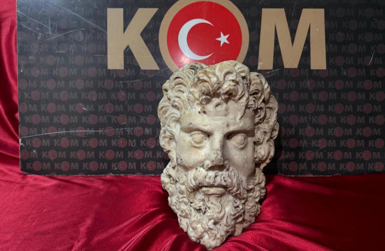 2 bin yıllık Zeus heykel başı
