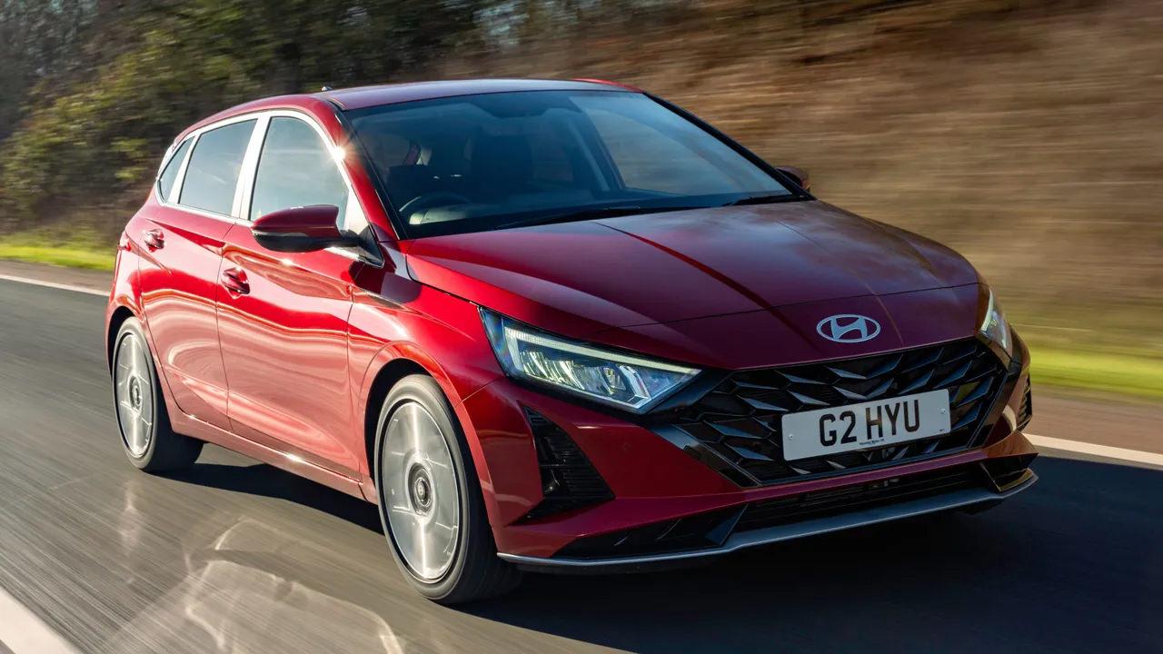 Hyundai i20’nin bazı versiyonlarında sunulan dört ileri tam otomatik şanzıman, geleneksel otomatik vites tercih edenlerin ilgisini çekiyor.