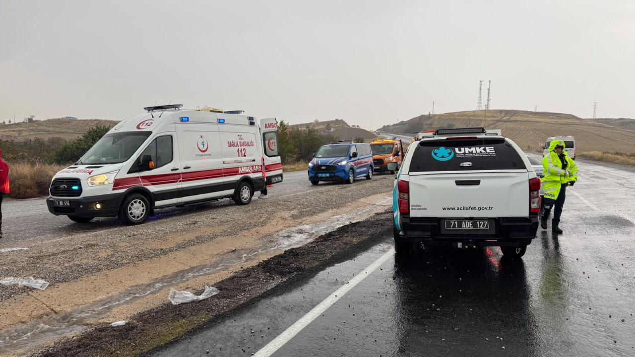 Yaralılar ilk müdahalenin ardından hastaneye kaldırıldı.