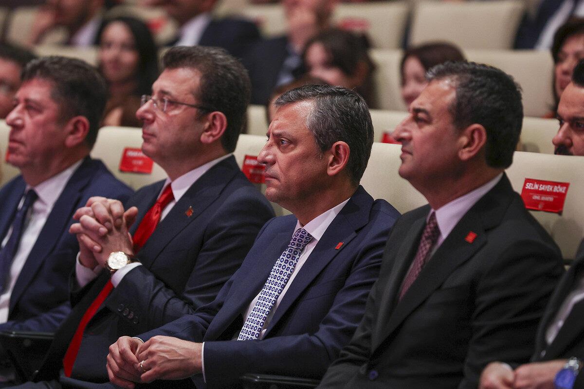 Ekrem İmamoğlu ve Özgür Özel