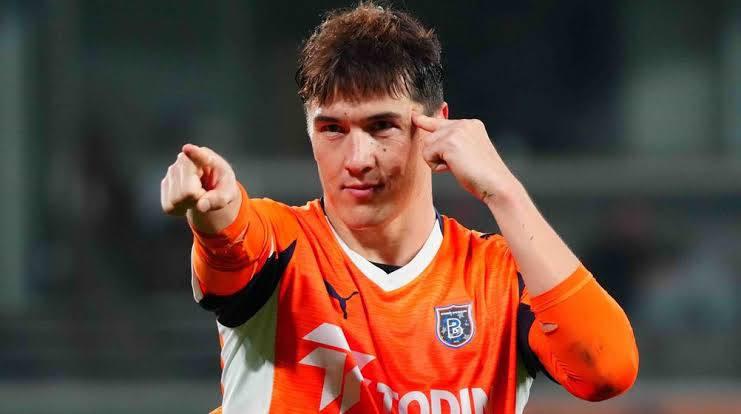 Özbek futbolcu Shomurodov