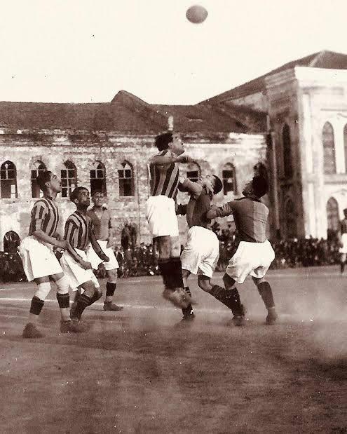 Taksim stadında oynanan Fenerbahçe-Galatasaray derbisi. (1920)