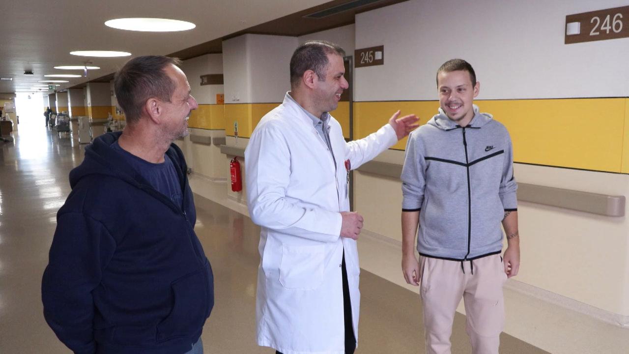 Tıbor Tot, Genel Cerrahi ve Organ Nakli Uzmanı Doç. Dr. İlhami Soykan Barlas ve Kevın Tot