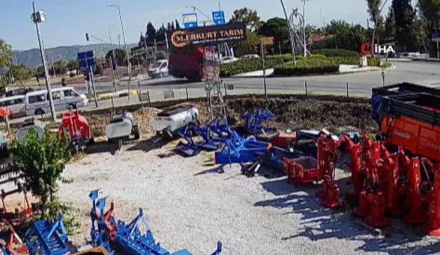 Dikkatsiz yaya &ouml;l&uuml;mden d&ouml;nd&uuml;: S&uuml;r&uuml;c&uuml;n&uuml;n refleksi faciayı &ouml;nledi