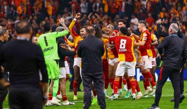 &Ouml;zbek'ten b&uuml;y&uuml;k jest! Derbi sonrası futbolcular havalara u&ccedil;tu