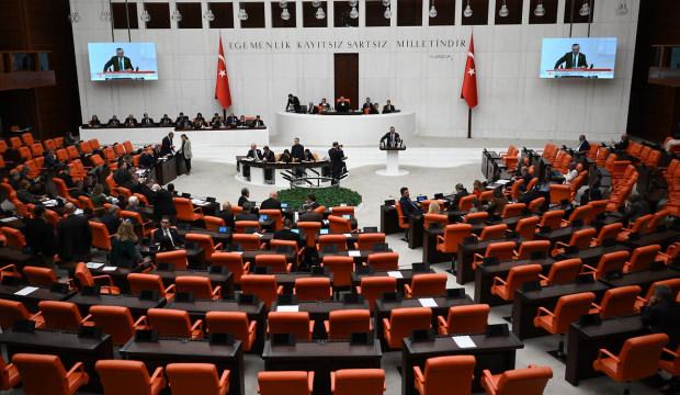 AK Parti'den t&uuml;m emeklileri kapsayacak &ccedil;alışma: Maaşlara ilave artış geliyor