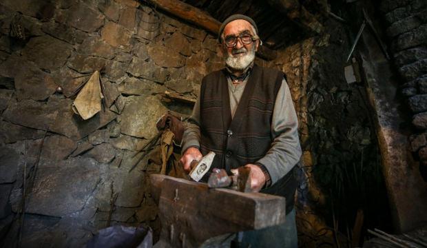 Eskiden 18 kişi yapıyordu, şimdi bir tek o kaldı! 60 yıllık mesleğini bırakmıyor