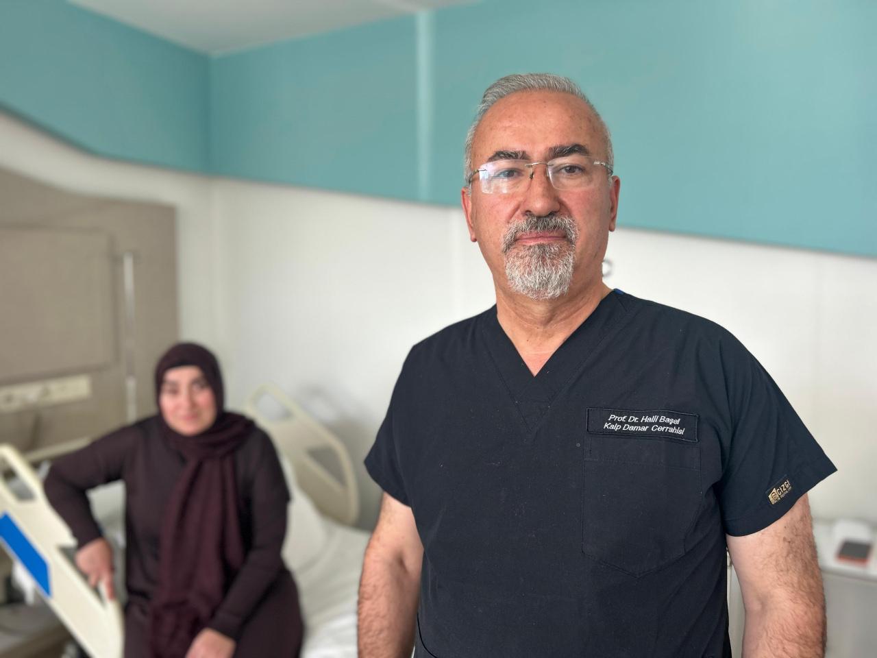 Fransa’da yaşayan 43 yaşındaki Esma Canpolat’ın yaklaşık 4 santimetrelik glomus tümörü Van’da gerçekleştirilen ameliyatla çıkarıldı.