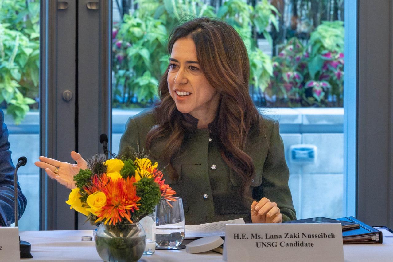 Lana Zaki Nusseibeh yarışta Birleşik Arap Emirlikleri'ni temsil ediyor.