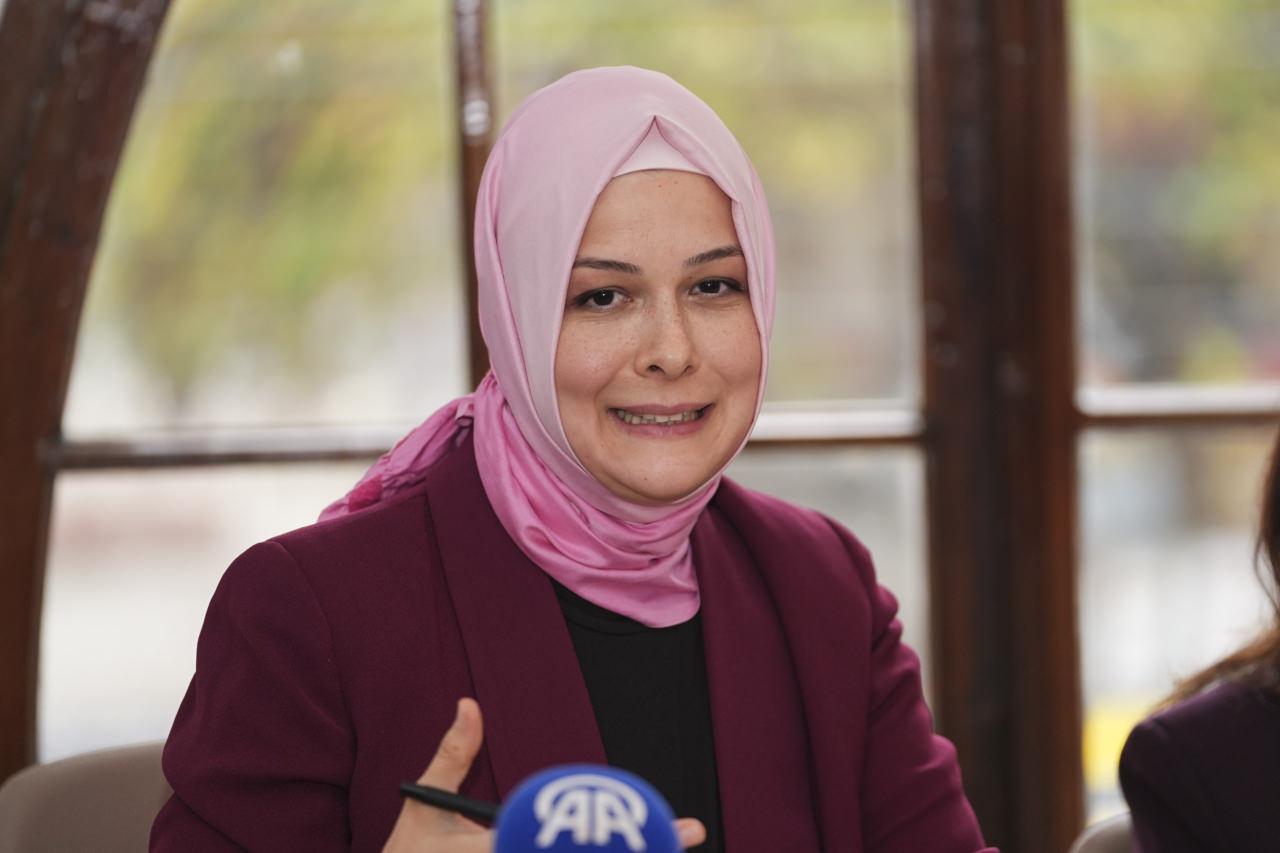 TRT 2 Kültür Sanat Şef editörü Kübra Nur Nilüfer 