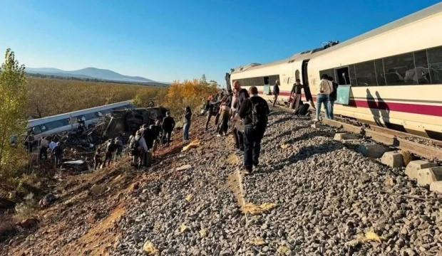 İspanya'daki 64 kişinin hayatını kaybettiği kaza alanı havadan g&ouml;r&uuml;nt&uuml;lendi!