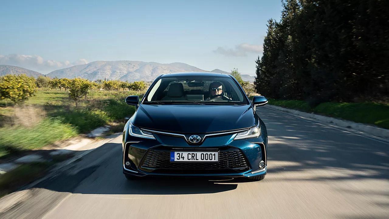 Toyota Corolla, geniş iç hacmi ve farklı otomatik şanzıman seçenekleriyle ikinci el otomobil pazarında öne çıkıyor.