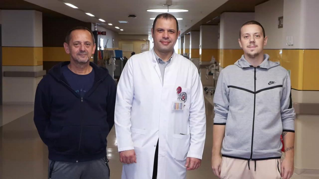 Tıbor Tot, Genel Cerrahi ve Organ Nakli Uzmanı Doç. Dr. İlhami Soykan Barlas ve Kevın Tot