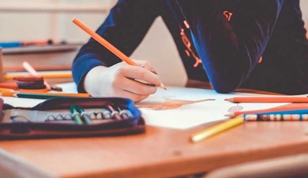 Veli ve &ouml;ğrenciler dikkat! MEB sistemi a&ccedil;madan fırsat&ccedil;ılar sahaya indi