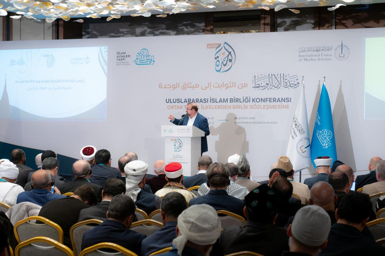Dünyanın farklı bölgelerinden gelen İslam alimleri konuşmalarını gerçekleştirdi.