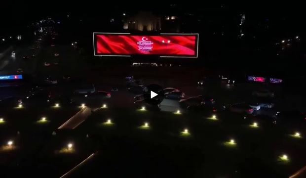 Şam&rsquo;da Emevi Meydanı&rsquo;nda 29 Ekim Cumhuriyet Bayramı kutlamaları dev ekrana yansıtıldı