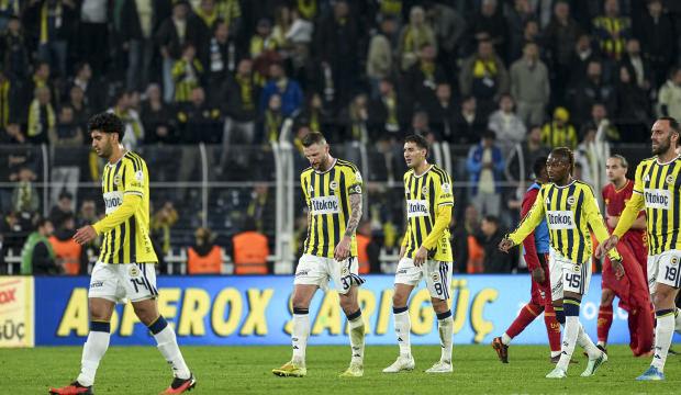 2 &uuml;nl&uuml; yorumcudan Fenerbah&ccedil;e'ye ağır eleştiriler! 'Ekimde havlu attı'