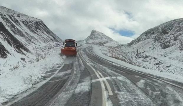 Kış &ccedil;etin ge&ccedil;ecek! Van'da karla m&uuml;cadele &ccedil;alışması başlatıldı 