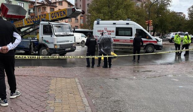 Yaşlı kadın feci kazada hayatını kaybetti